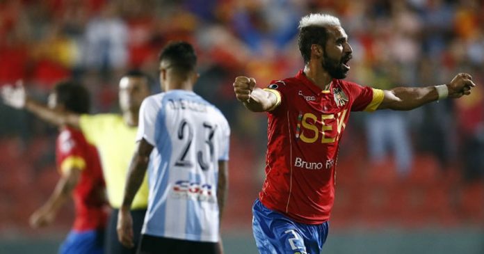 Sebastián Jaime comemora seu gol