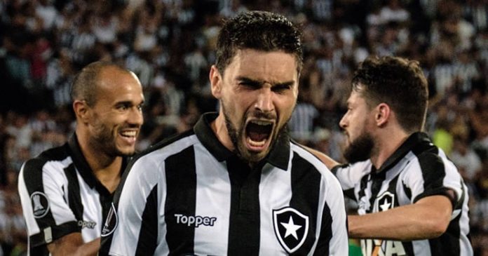 Botafogo vence e avança