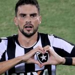 Rodrigo Pimpão marca gol