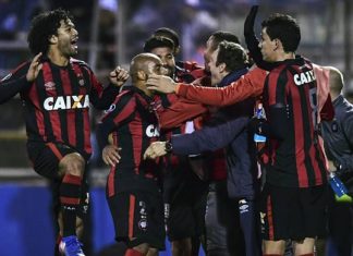 Atlético Paranaense vence